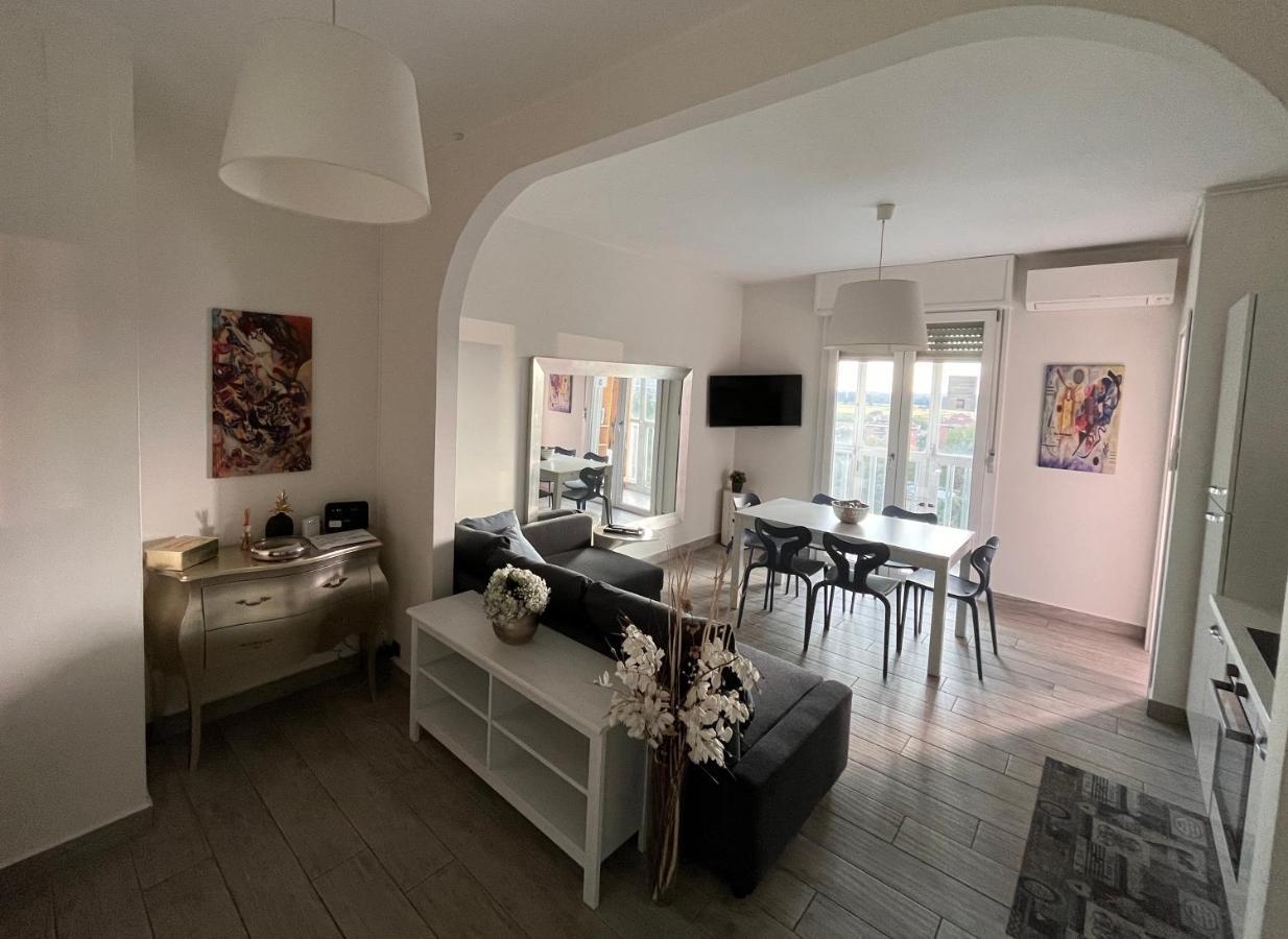 Appartamento panoramico vicino a fiere e stadio Milano Esterno foto
